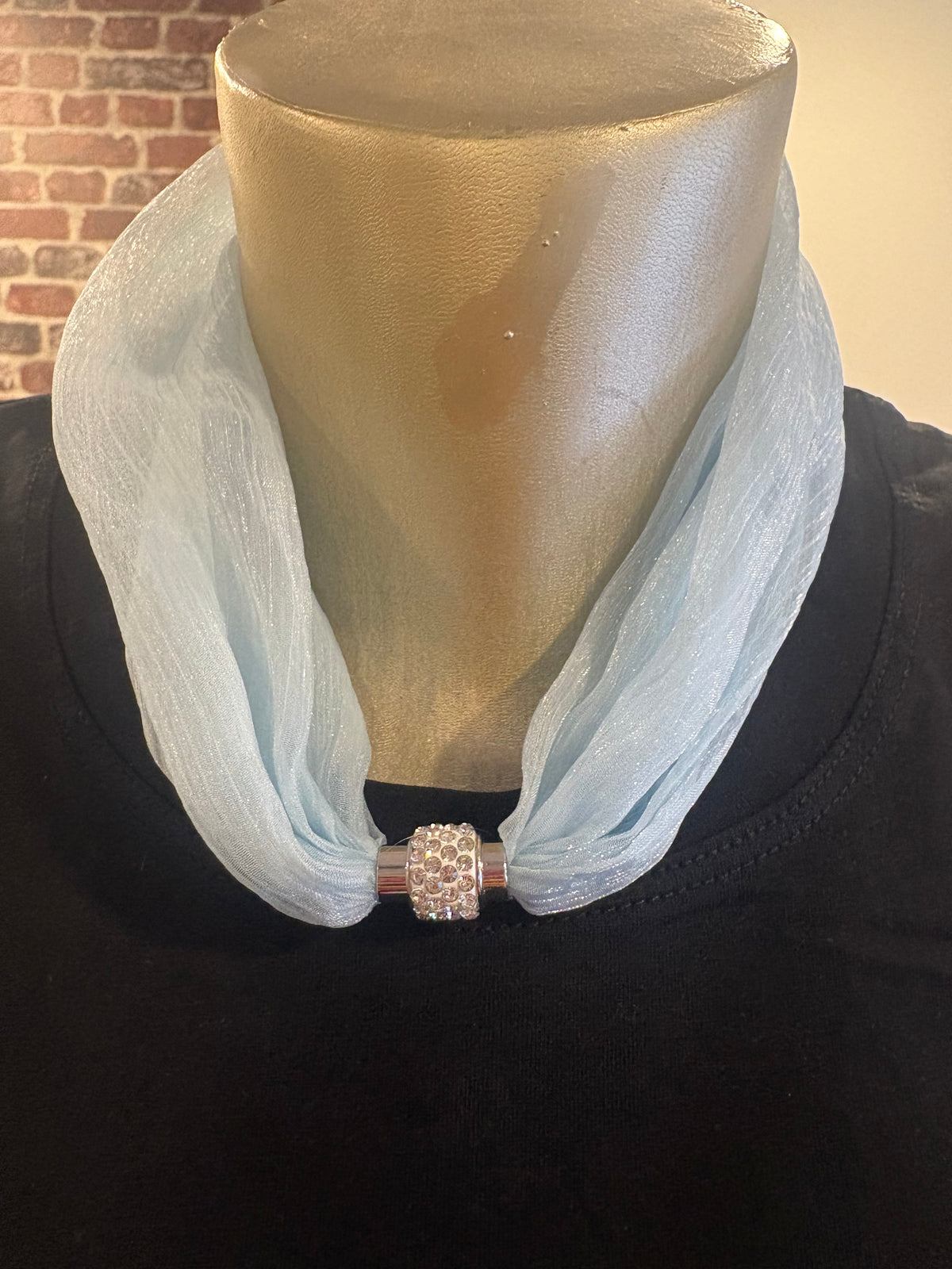 Colliers Sylvie aimanté effet foulard