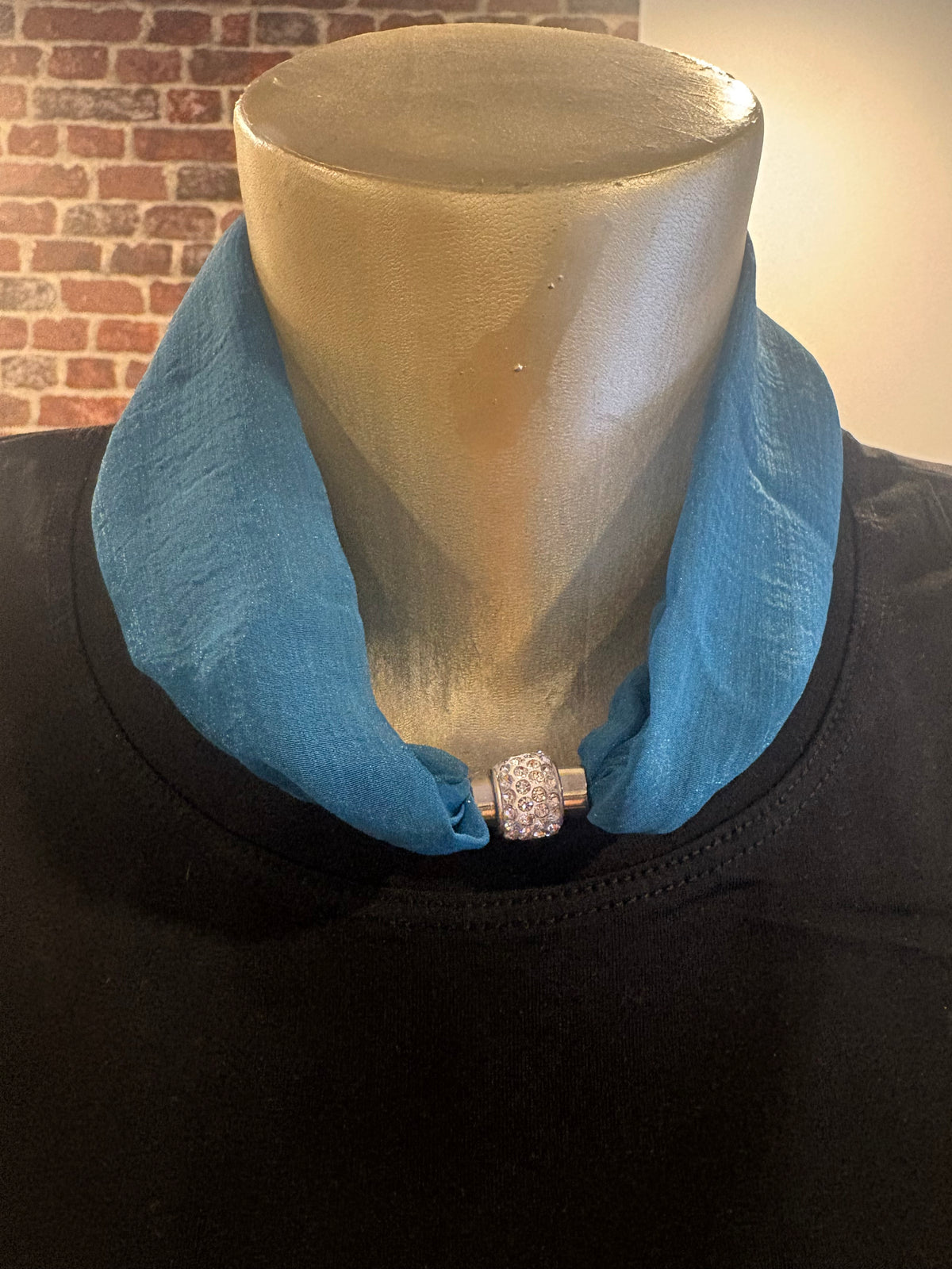 Colliers Sylvie aimanté effet foulard
