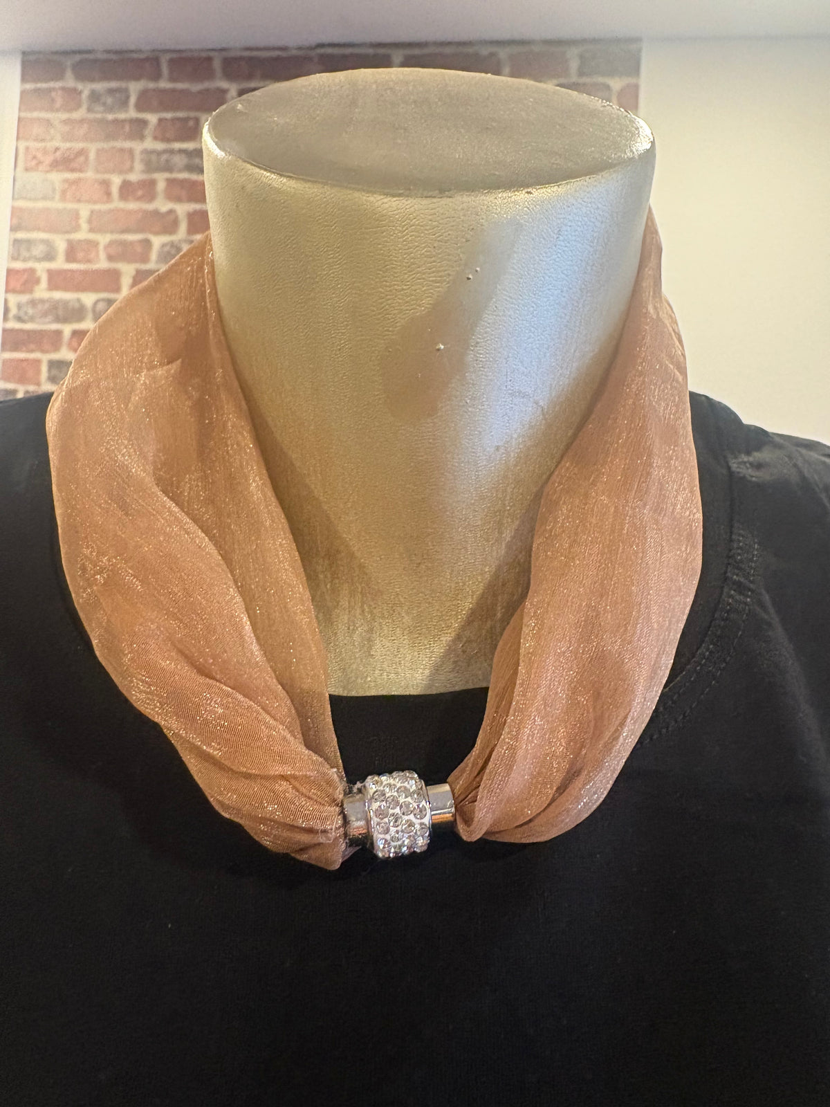 Colliers Sylvie aimanté effet foulard