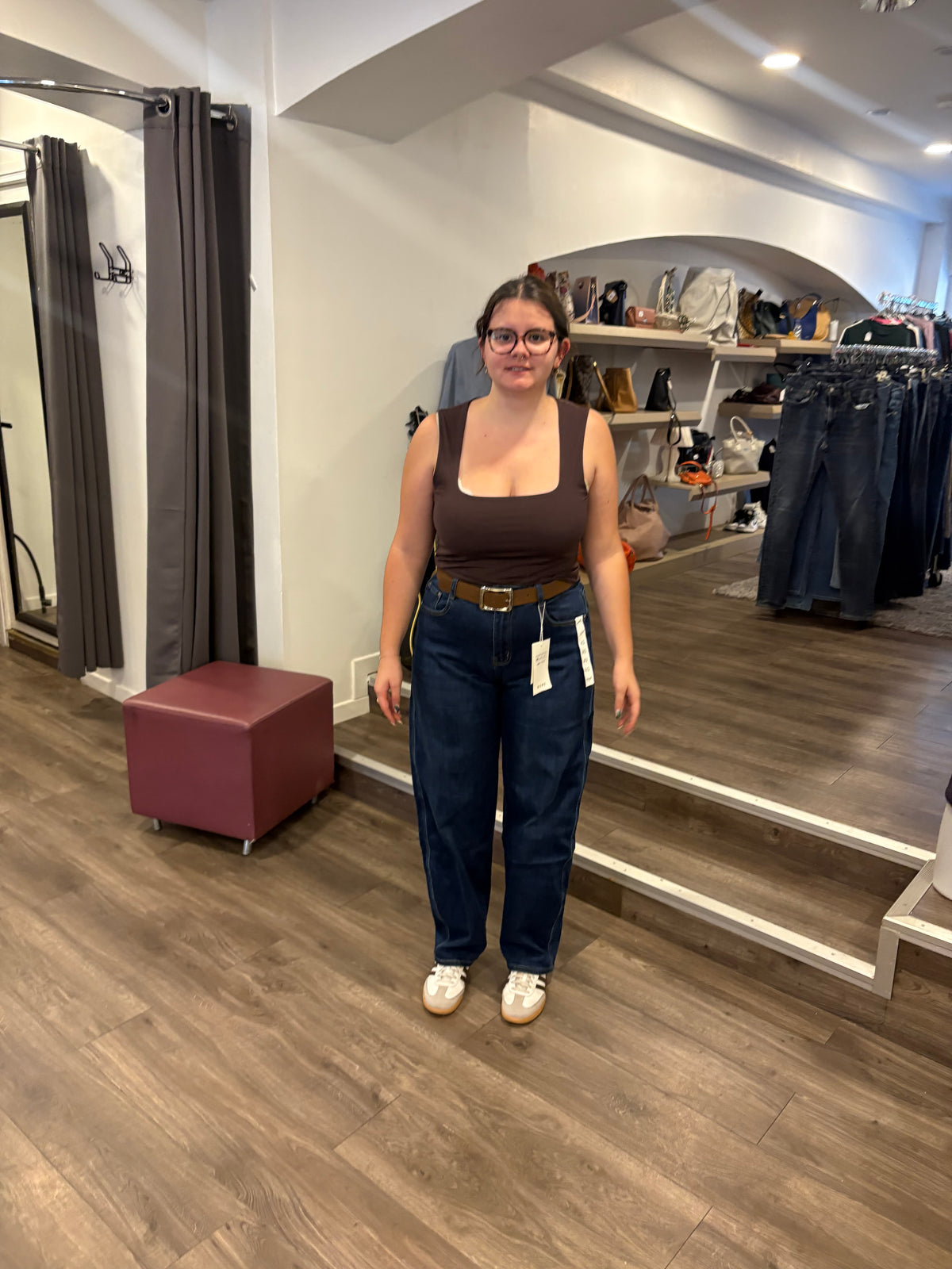 Jean balloon Max avec sa ceinture